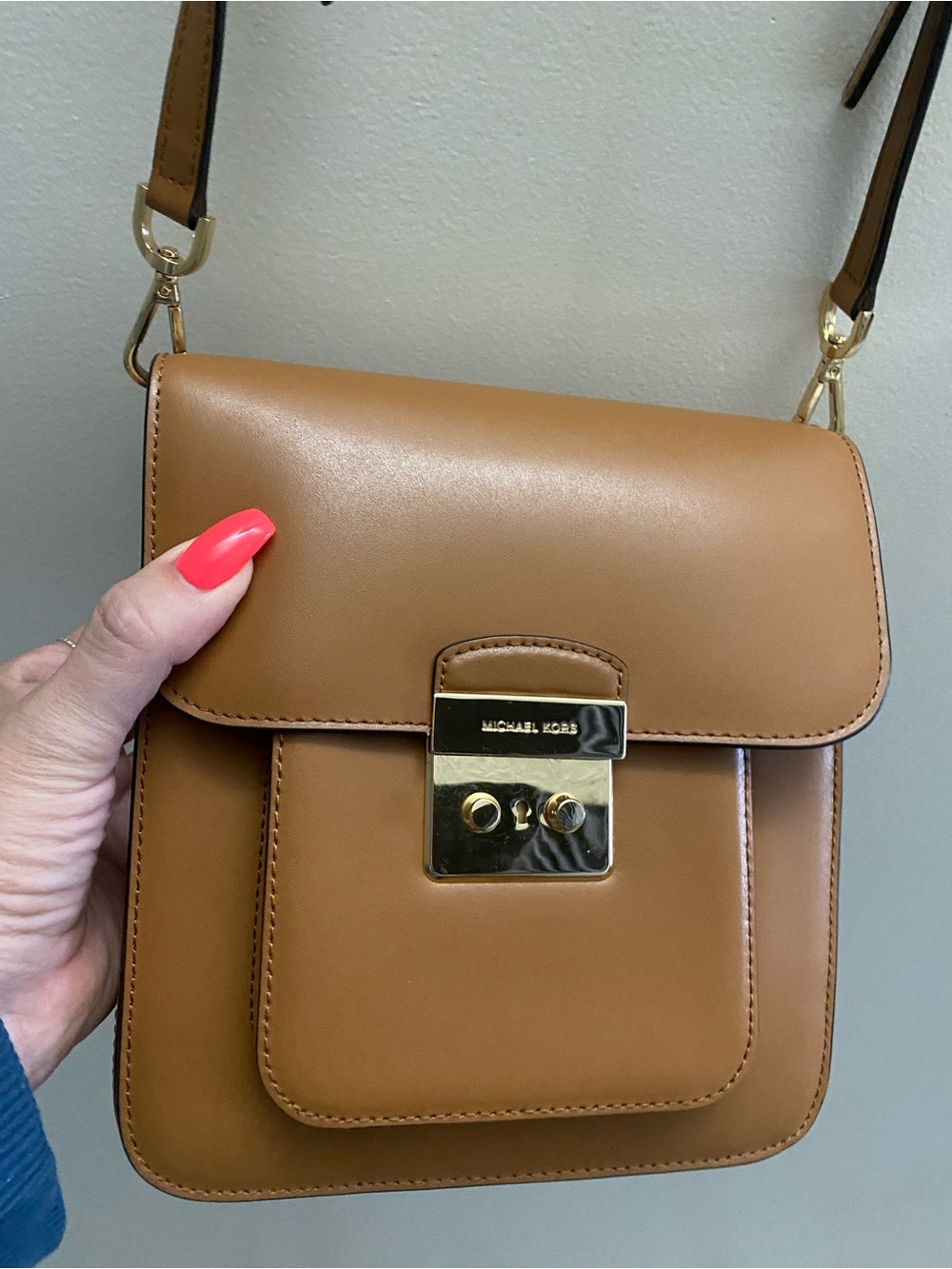 Michael Kors Sloan Editor Leather messenger bag - Picture 3 of 14
